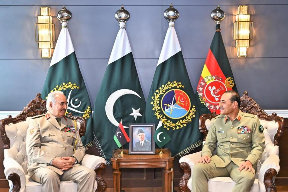 فیلڈ مارشل سید عاصم منیر سے لیبیا کی مسلح افواج کے سربراہ خلیفہ حفتر کی ملاقات،پیشہ ورانہ تعاون پر گفتگو