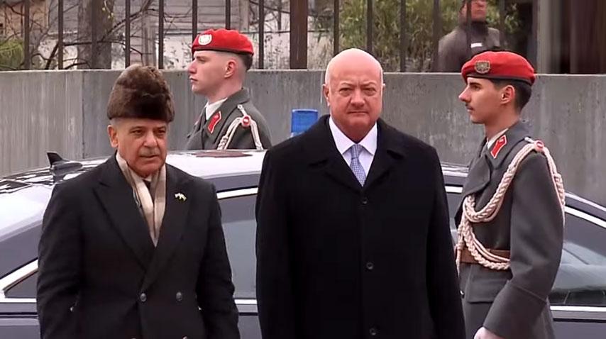 ویانا:وزیراعظم شہبازشریف آسٹرین چانسلر پہنچ گئے، پرتپاک استقبال، گارڈ آف آنر پیش