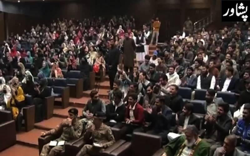 کور کمانڈر پشاور کی آئی ایس پی آر ونٹر انٹرن شپ پروگرام کے طلبہ کیساتھ خصوصی نشست