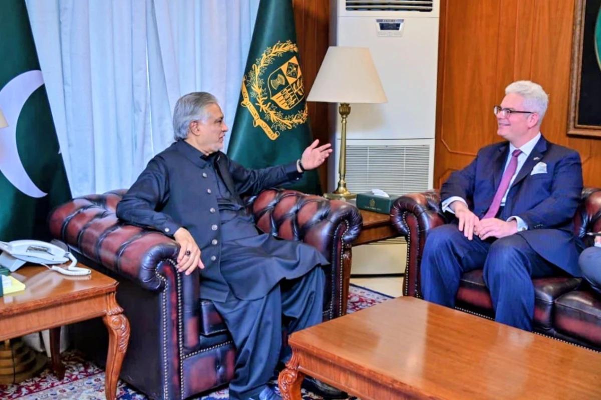 وزیر خارجہ اسحاق ڈار سے قائم مقام امریکی ناظم الامور کی ملاقات، سفارتی روابط کی اہمیت پر زور