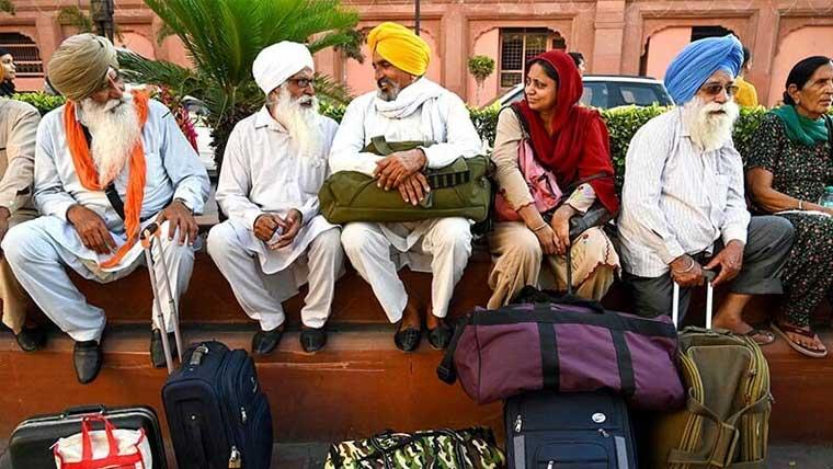 بیساکھی میلہ: ہزاروں سکھ یاتری واہگہ بارڈر کے راستے پاکستان پہنچ گئے
