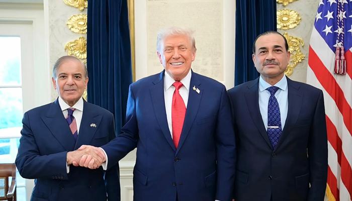 ایران امریکا مذاکرات شہبازشریف اور فیلڈ مارشل کی مؤثر قیادت کے ذریعے ممکن ہوئے، ٹرمپ کی تعریف