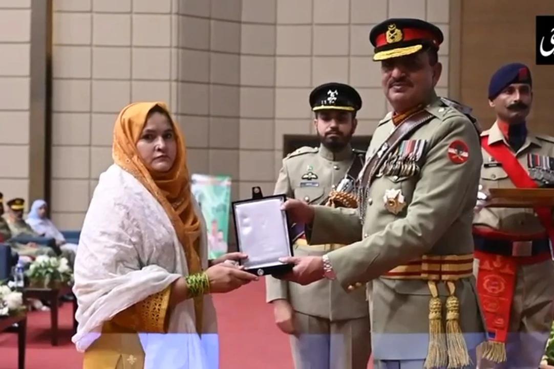 کراچی اور لاہور گیریژن میں پاک فوج کے شہداء اورغازیوں کے اعزاز میں پروقار تقریب کاانعقاد
