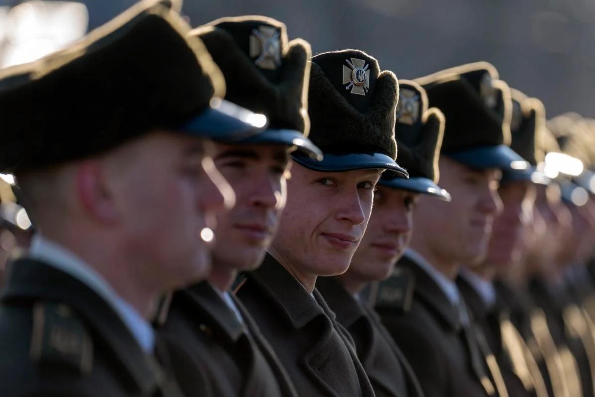 روسی فوج کی یوکرینی سرحد سے بیرکوں میں واپسی شروع