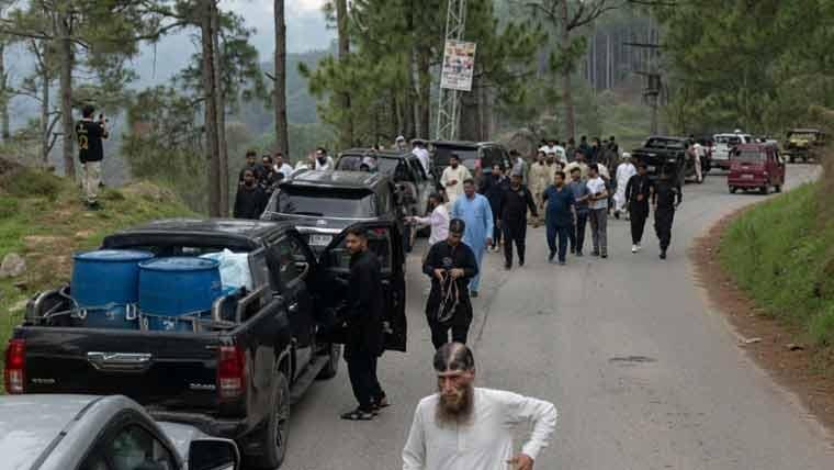 آزاد کشمیر کے سابق وزیراعظم کے قافلے پر حملہ، قریبی ساتھی جان کی بازی ہار گیا