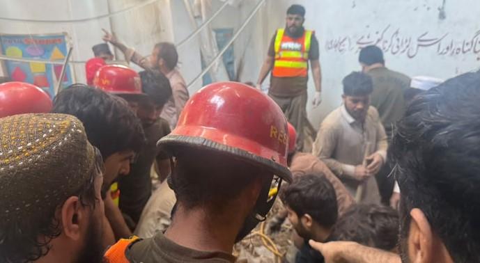 پشاور: نجی اسکول کی چھت گرنے سے30 بچے, ایک خاتون ٹیچر ہلاک