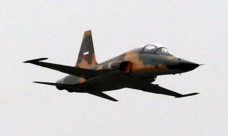 ایران کا جنگی طیارہ گر کر تباہ، 2 پائلٹ سمیت 3 افراد ہلاک