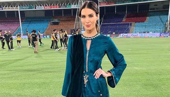 ایرن ہالینڈ کو مداح کی جانب سے منفرد انداز میں کی گئی تعریف پسند آگئی“لگدی لاہور دی اے”