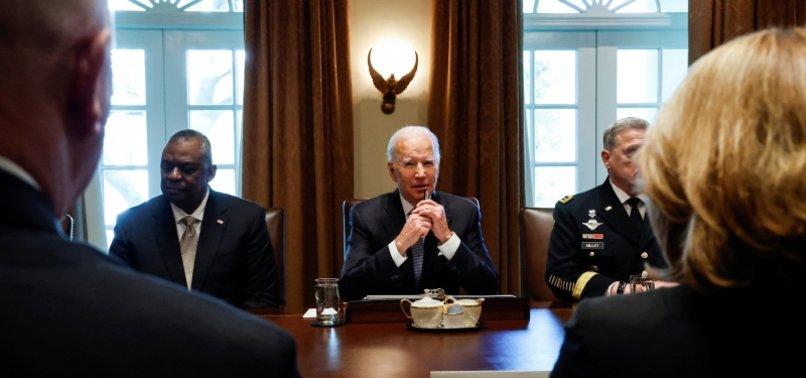 Biden hosts military chiefs as Ukraine crisis intensifies