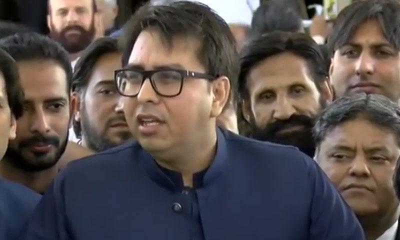 شہباز گل امریکہ سے واپس اسلام آباد پہنچ گئے