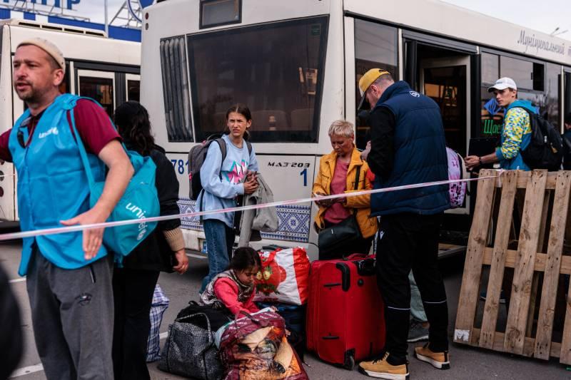 US sending Ukraine more weapons, dozens evacuated from steelworks