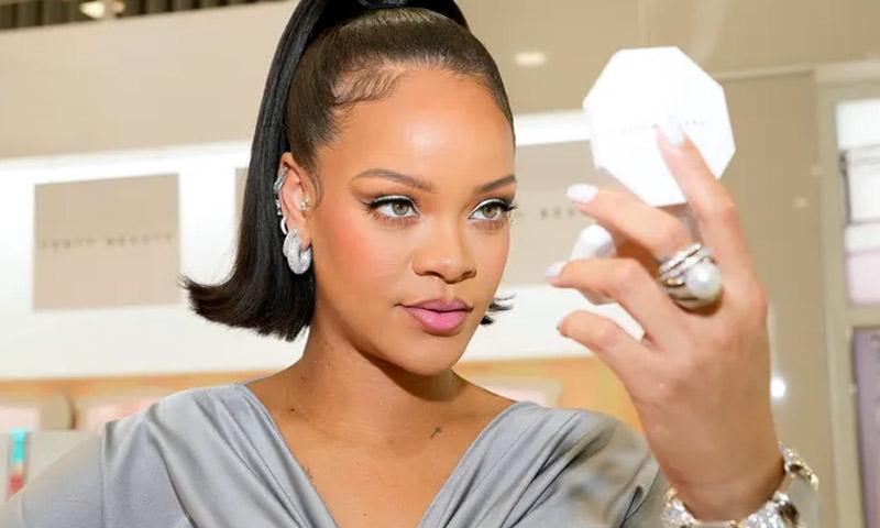 3 کھرب روپے، ریحانہ دنیا کی پہلی امیر ترین ارب پتی خاتون