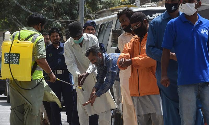 ملک میں جولائی کے بعد کورونا سے یومیہ سب سے کم اموات ریکارڈ