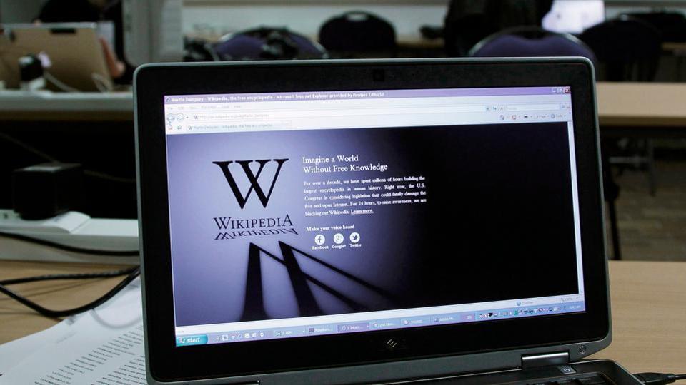 Pakistan blocks Wikipedia over 'blasphemous content'