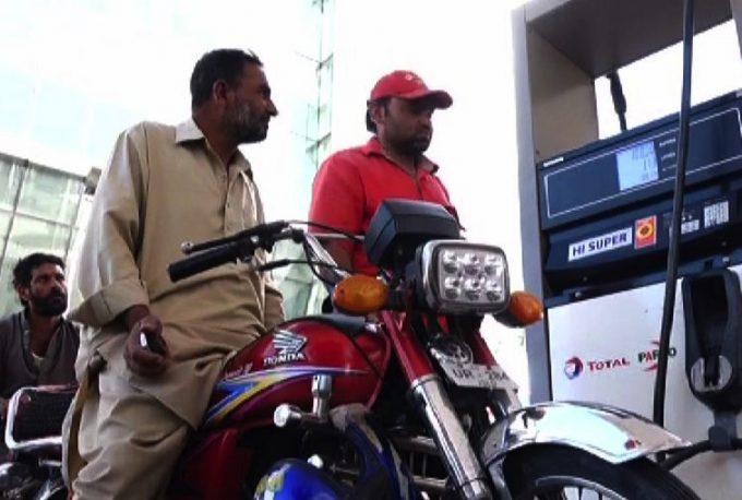 حکومت بائیکس اور پبلک ٹرانسپورٹ کے لیے پیٹرول کی قیمتوں میں کمی کرے گی ؟