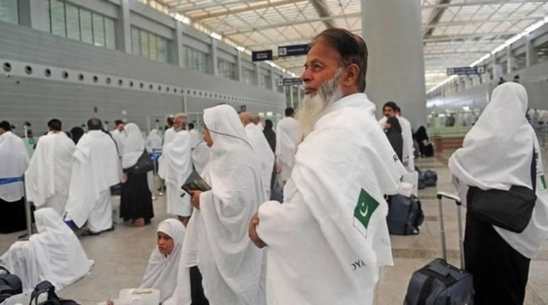 First flight carrying 340 Pakistani pilgrims arrives Jeddah