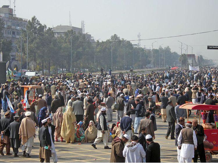 Govt employees stage protest for increase in salaries