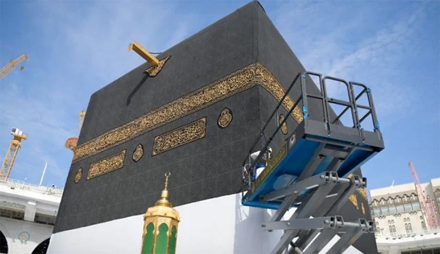 نیا اسلامی سال شروع ہوتے ہی غلاف کعبہ تبدیل ہو گیا