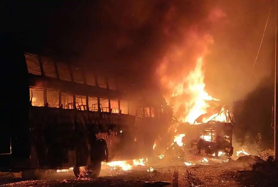 20 killed, 15 injured as passenger bus catches fire near Pindi Bhattian