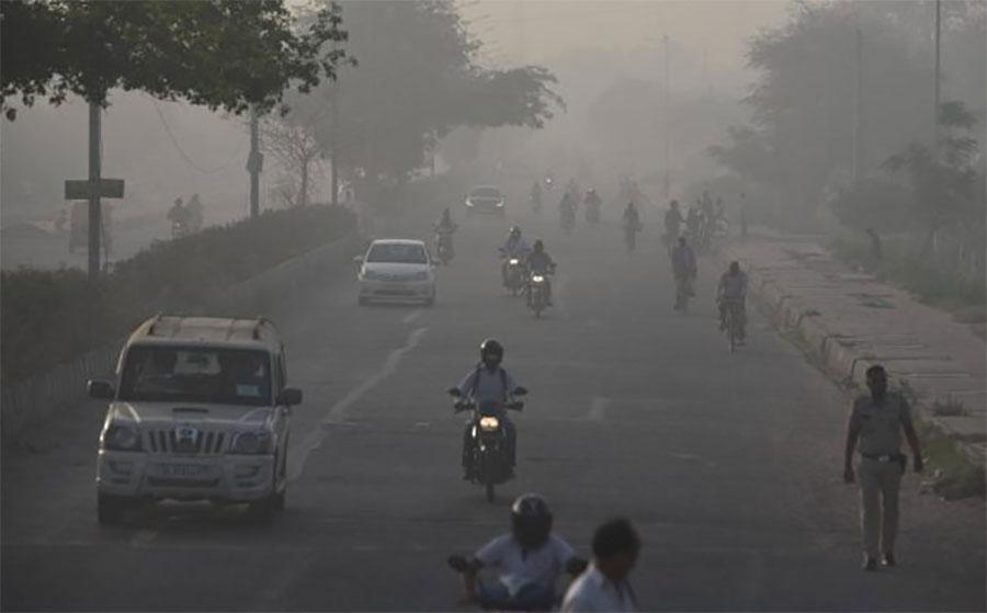 بھارت،نئی دہلی میں فضائی آلودگی کا معاملہ سنگین، گاڑیوں کا استعمال محدود کرنے کا فیصلہ
