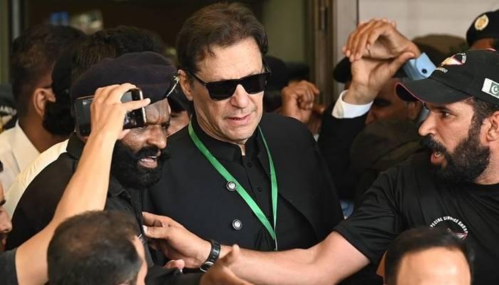عمران خان کا اپنا کیس خود لڑنے کا فیصلہ