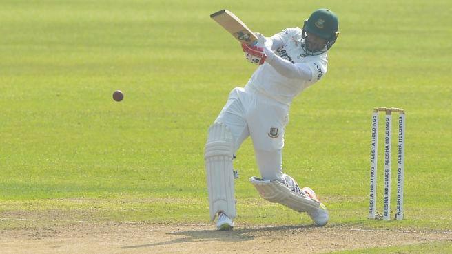 بابراعظم نے ٹیسٹ کرکٹ میں پہلی وکٹ حاصل کرلی