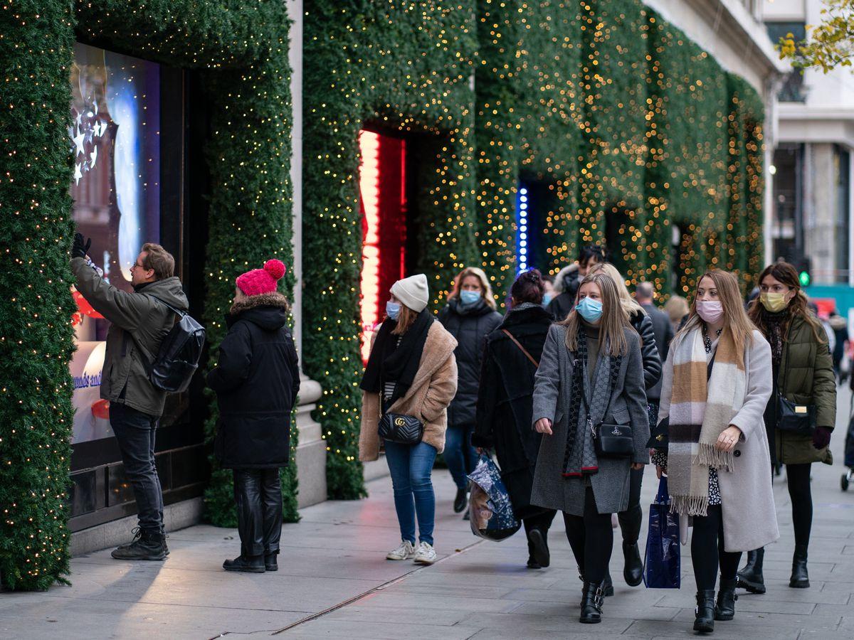 اومی کرون کیسز میں اضافہ، برطانیہ میں مزید پابندیاں نافذ