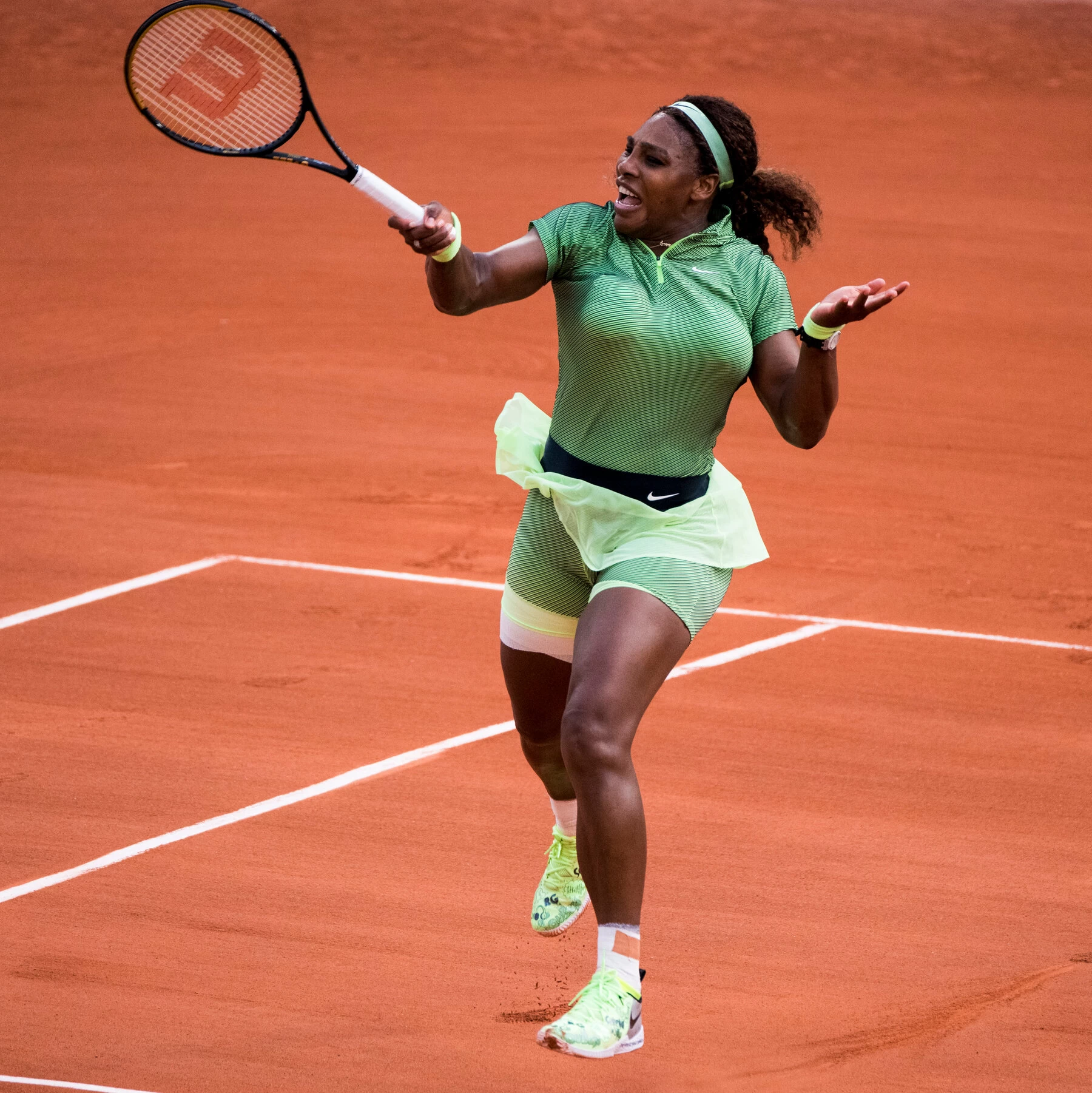 Serena Williams knocked out of French Open in big grand slam upset