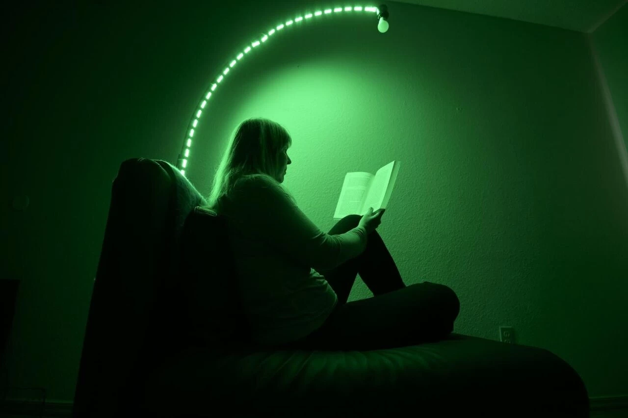 Exposure to green light reduces migraine, research reveals