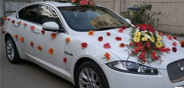 Hours after wedding, car of bride and groom meets with an accident in Layyah