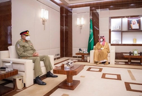 COAS Gen Bajwa meets Saudi crown prince Salman