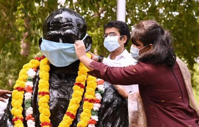 India launched novel drive, put masks on statues of freedom fighters