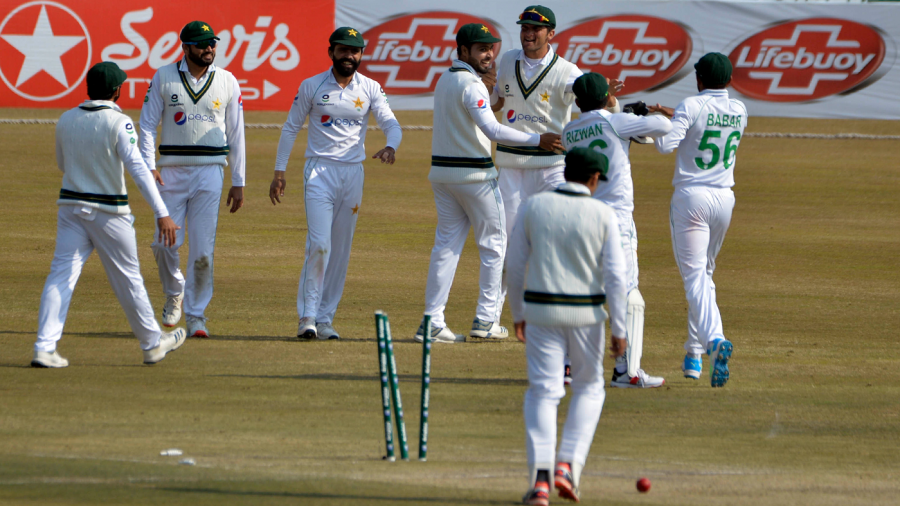 South Africa batting line-up crumbles before Pakistan on day 3 of second Test