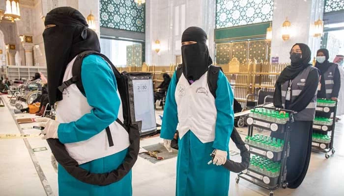 Saudi Arabia appoints 1,500 female workers at Holy Ka’aba
