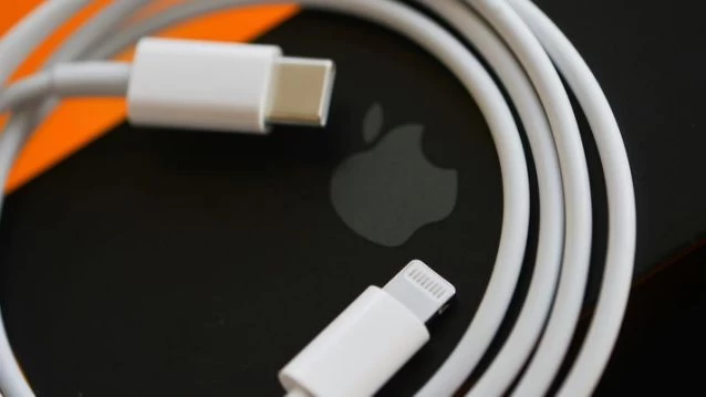 Apple imposed $2 million fine for selling iPhone without charger