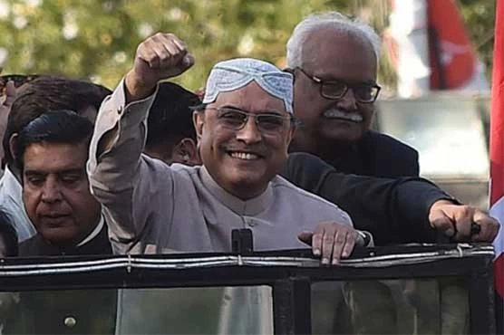 Zardari demands Nawaz to return back Pakistan, face hardships