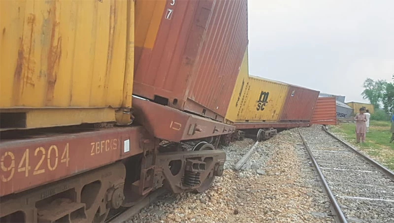 Seven bogies of freight train derail near Jamshoro