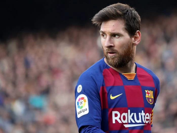 Lionel Messi agrees to stay at Barcelona on reduced wages until 2026