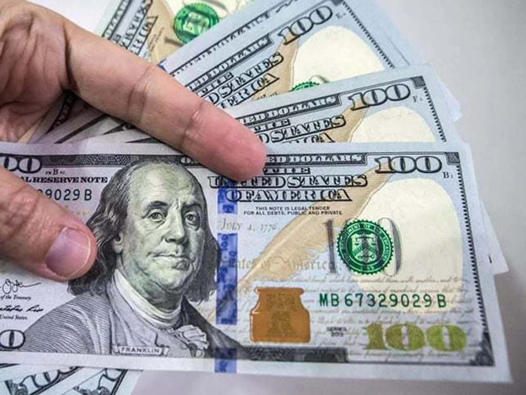 Dollar dips against commodity currencies but holds gains versus Yen
