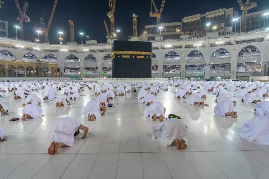 Saudi king approves support for Islamic pilgrimage operators after COVID-19