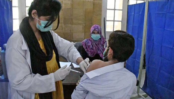 Pakistan opens walk-in vaccination for citizens aged 30 and above