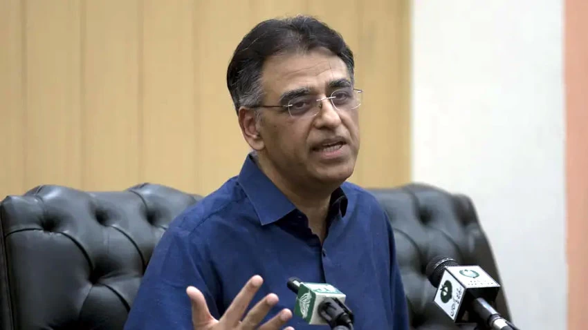 Over 164,000 people vaccinated against COVID-19 in one day: Asad Umar