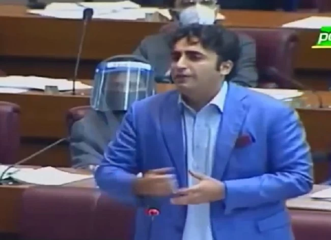 Furious Bilawal tears up PDM’s show-cause notice in party’s top meeting