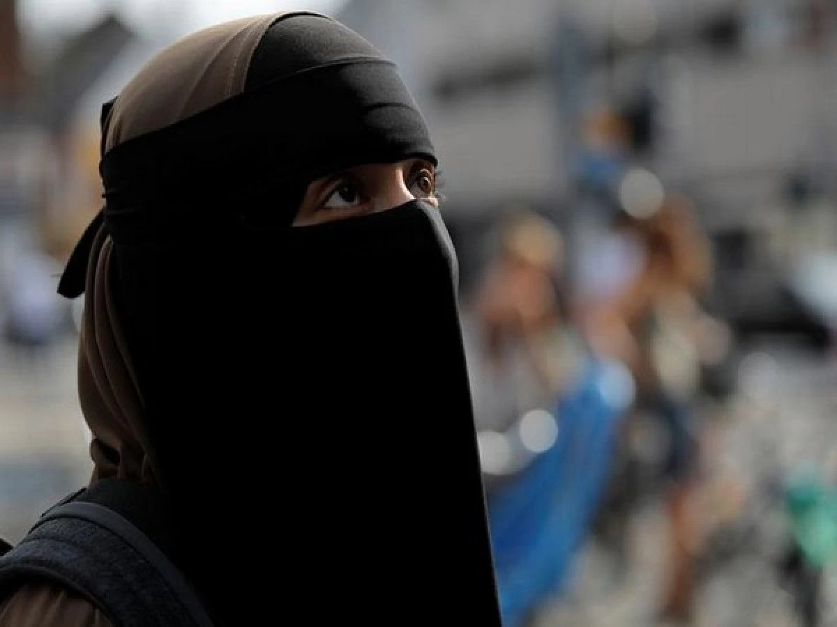 Switzerland votes in favour of banning face coverings in public