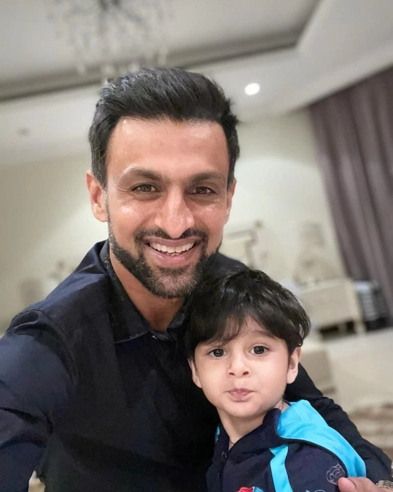 Shoaib Malik shares adorable selfies with son ‘Izhaan’