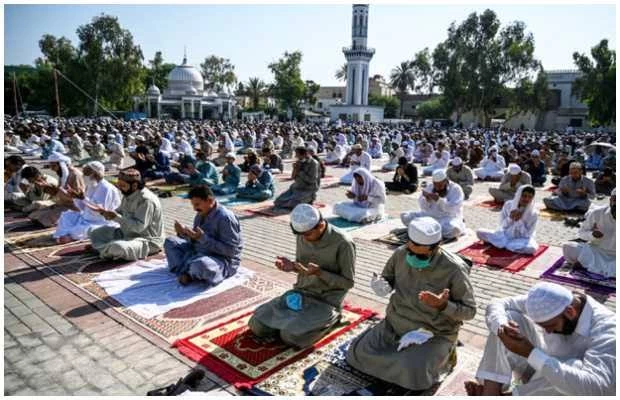 Govt urges social distancing as Pakistan celebrates Eidul Fitr with religious zeal