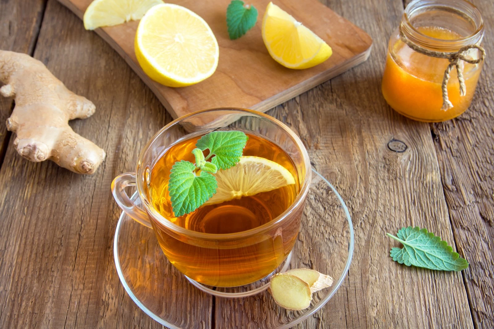 10 amazing health benefits of drinking Lemon tea
