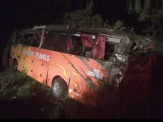 15 killed, 30 injured as bus falls into ravine in Attock