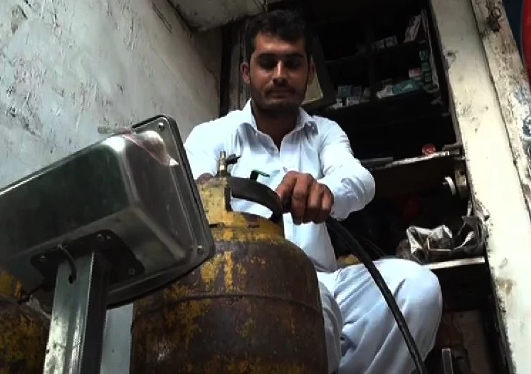 LPG price reduced by Rs7/kg