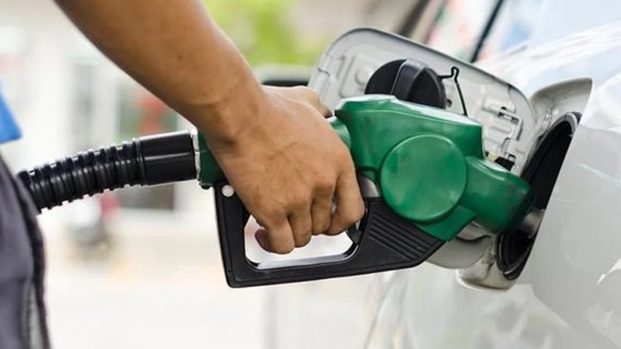 Rs. 20 increase in petrol rates suggested for people reeling under inflation